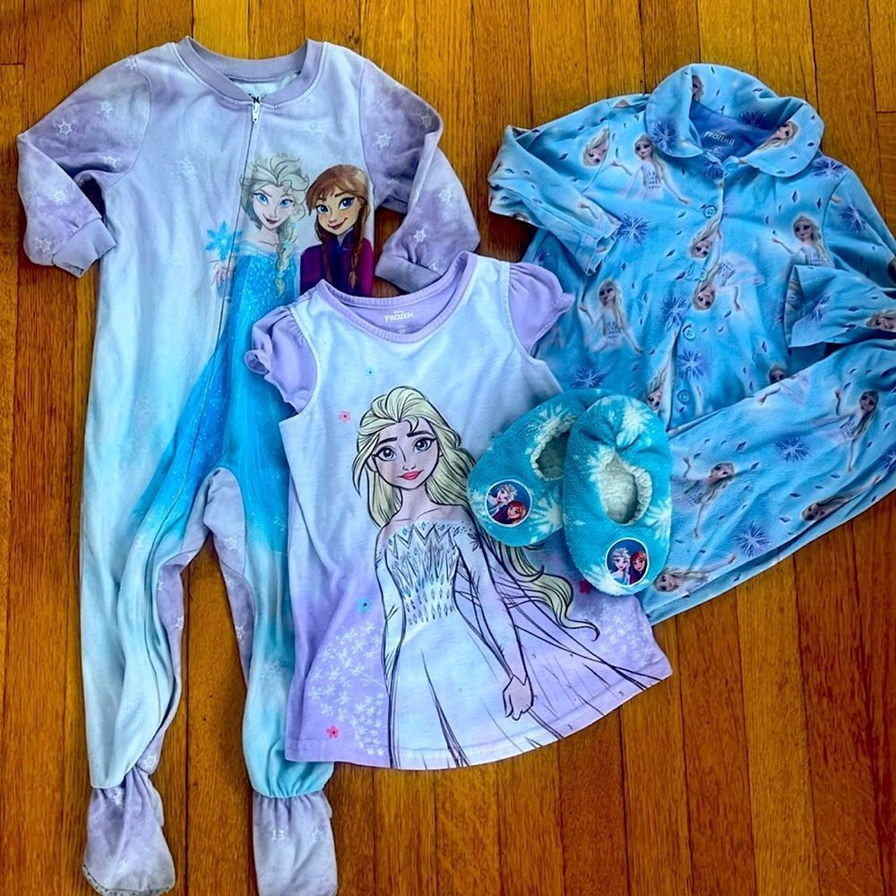 ❄️Disney’s Frozen 3 sets of Pajamas Bundle+Slippers! ❄️
